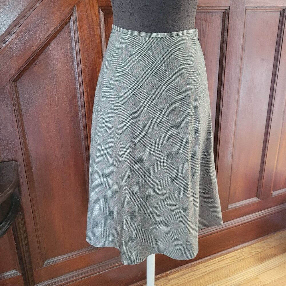 Kate Hill Casual A-Line Wool Skirt Sze 6 Plaid Pattern Mid-Length Black/Gray/Red